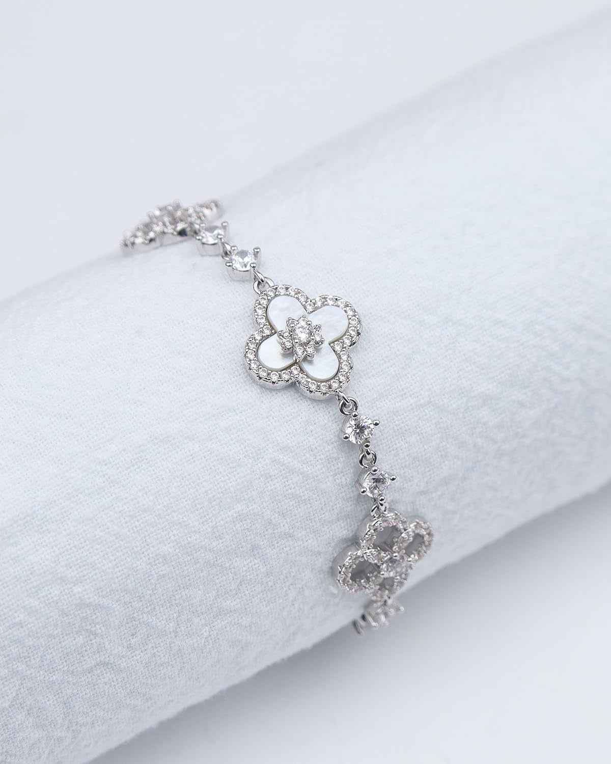 18K Gold Plated Clover Bracelet for Women | Elegant Four Leaf Flower Charm Bracelet